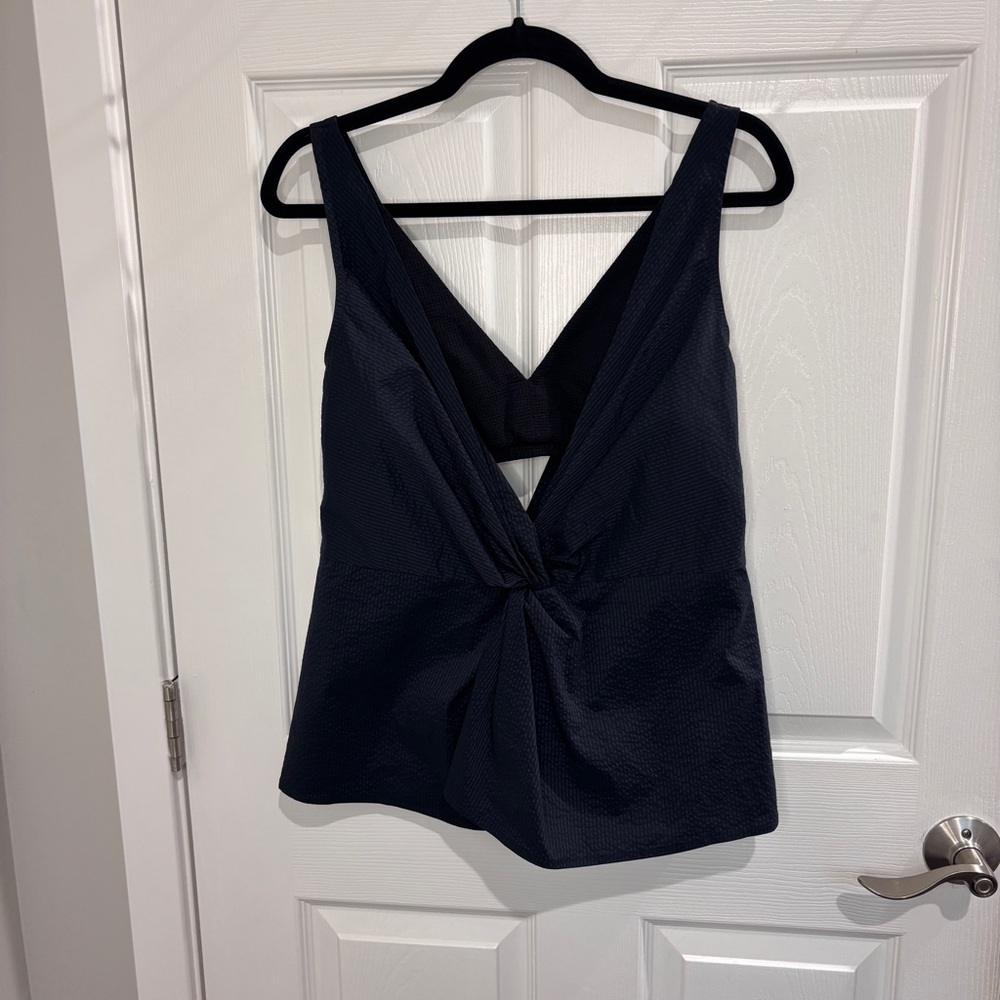 Deveaux black top